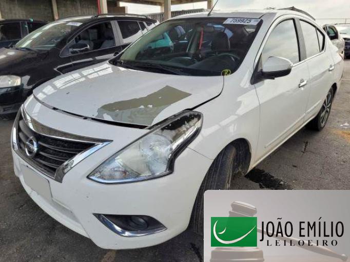 NISSAN VERSA 18/18