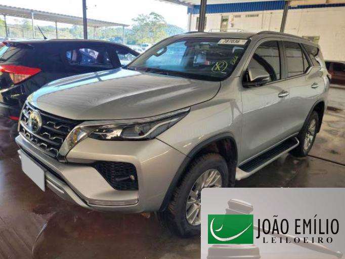 TOYOTA HILUX SW4 21/21