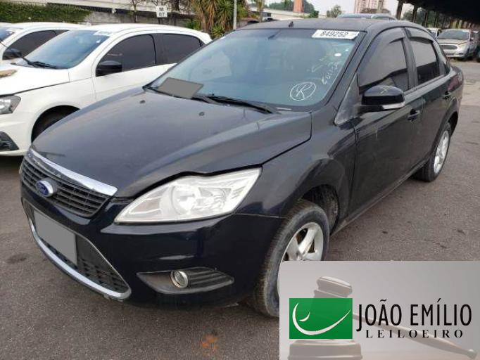 FORD FOCUS SEDAN 10/10