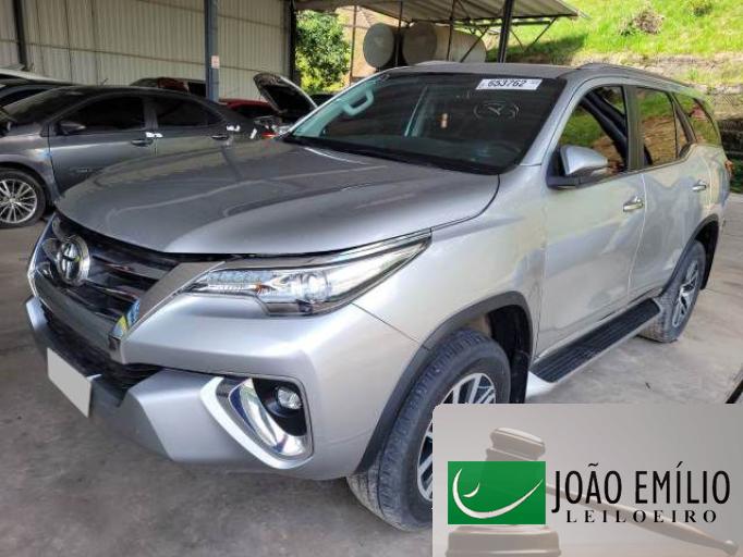 TOYOTA HILUX SW4 17/17